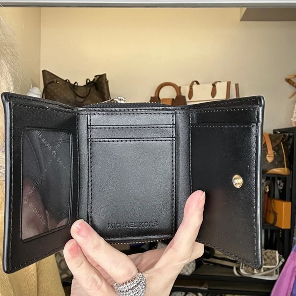 MICHAEL Michael Kors Compact Bifold Wallet with Zip Coin Pocket in Black/Gray - Picture 8 of 13